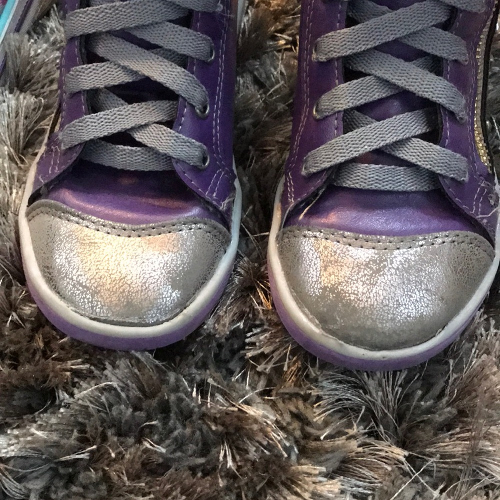 2 pairs of High Top sneakers - Picture 4 of 8